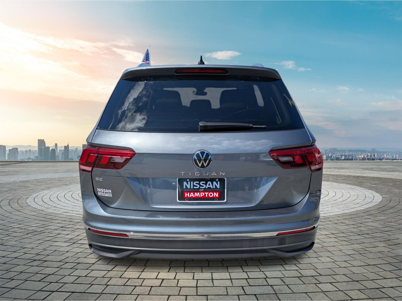 Used 2024 Volkswagen Tiguan SE w/ Panoramic Sunroof Package FWD image 6