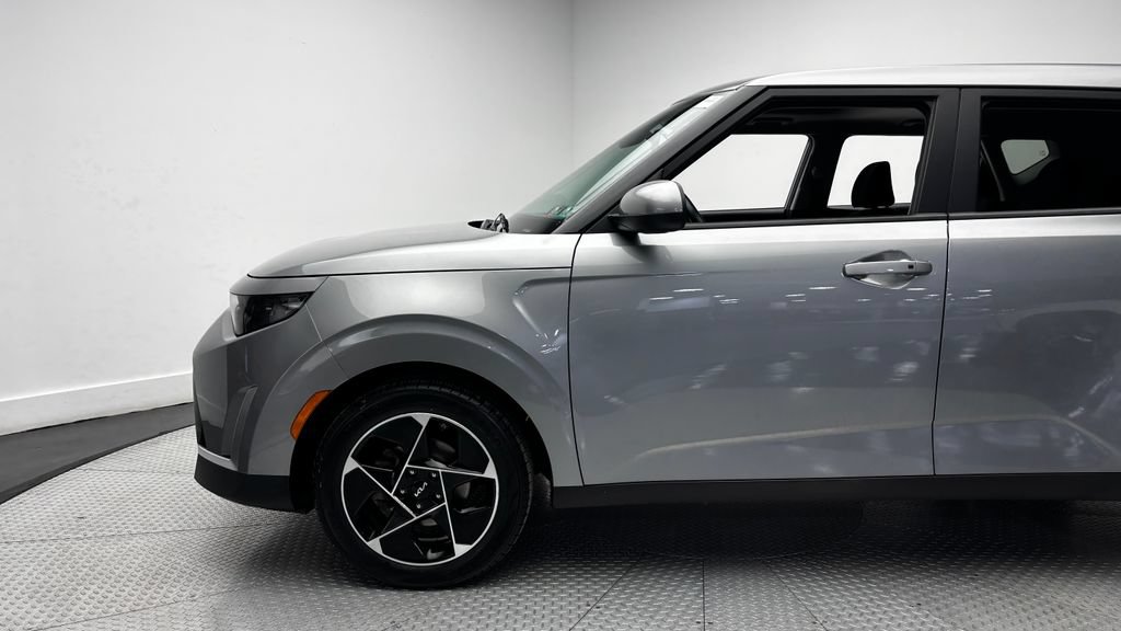 Used 2025 Kia Soul EX FWD image 5
