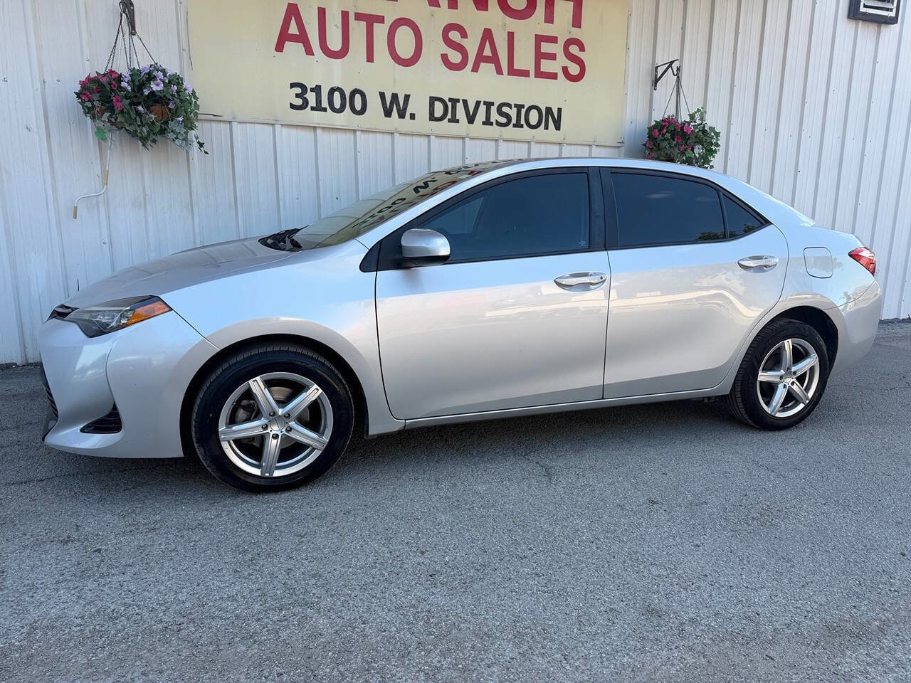 Used 2017 Toyota Corolla LE FWD image 8