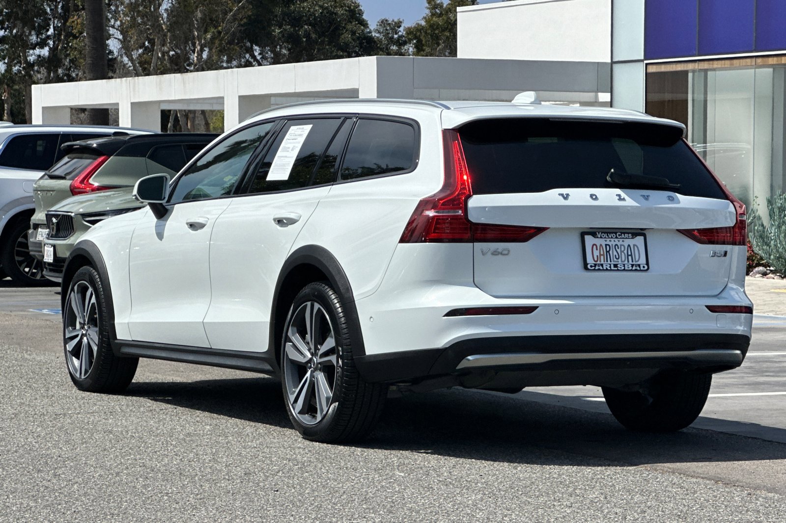 Certified 2025 Volvo V60 B5 Cross Country Plus image 6