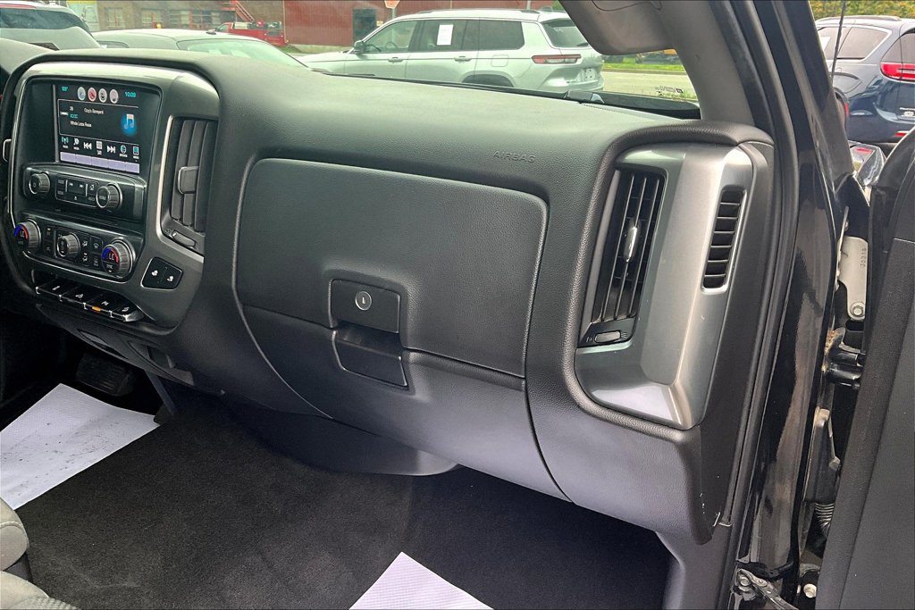 Used 2018 Chevrolet Silverado 1500 LT w/ Midnight Edition AWD/4WD image 15