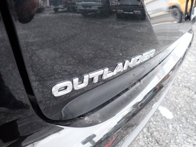 Used 2022 Mitsubishi Outlander ES image 6