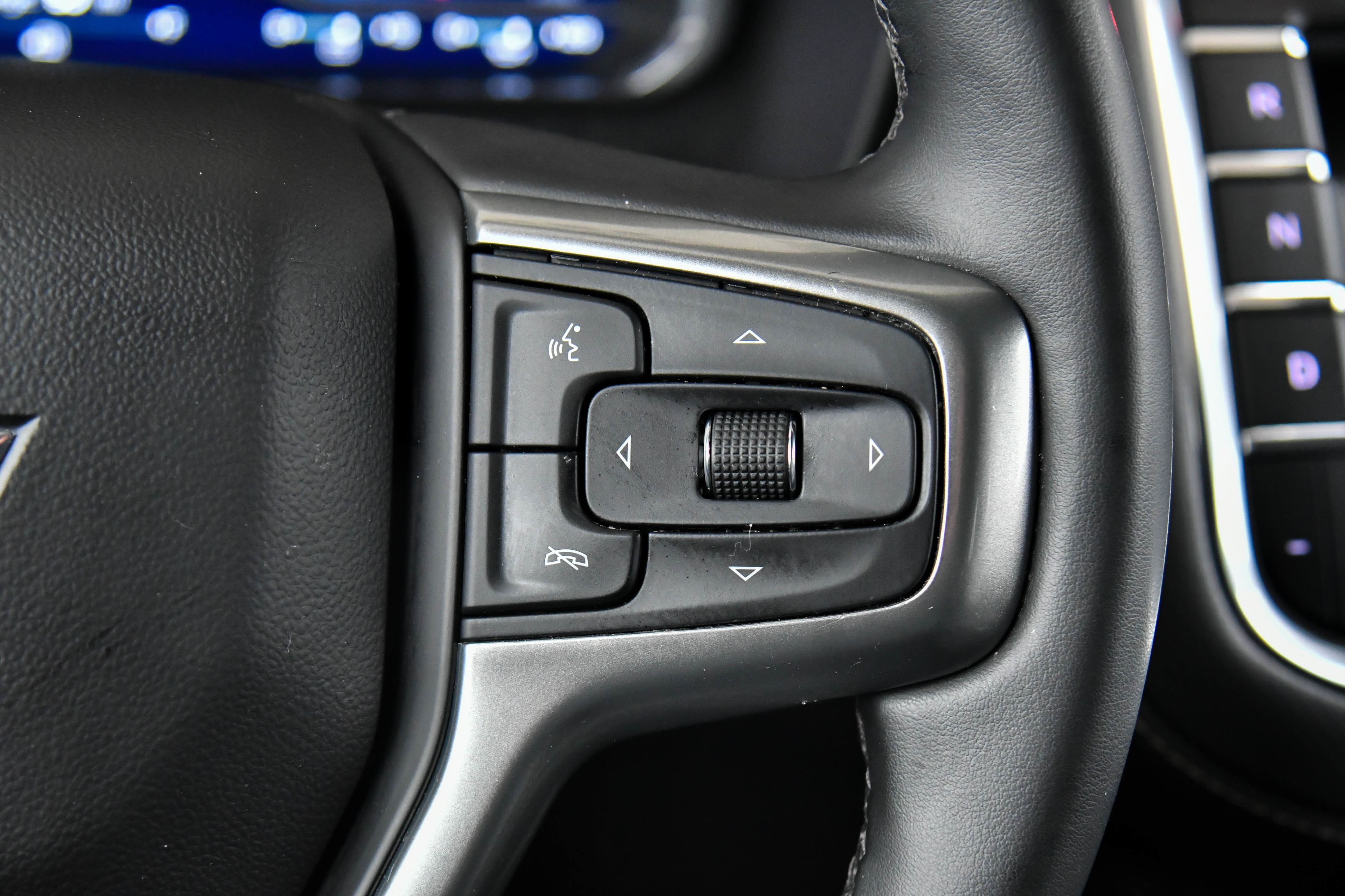 Used 2023 Chevrolet Suburban Premier image 33