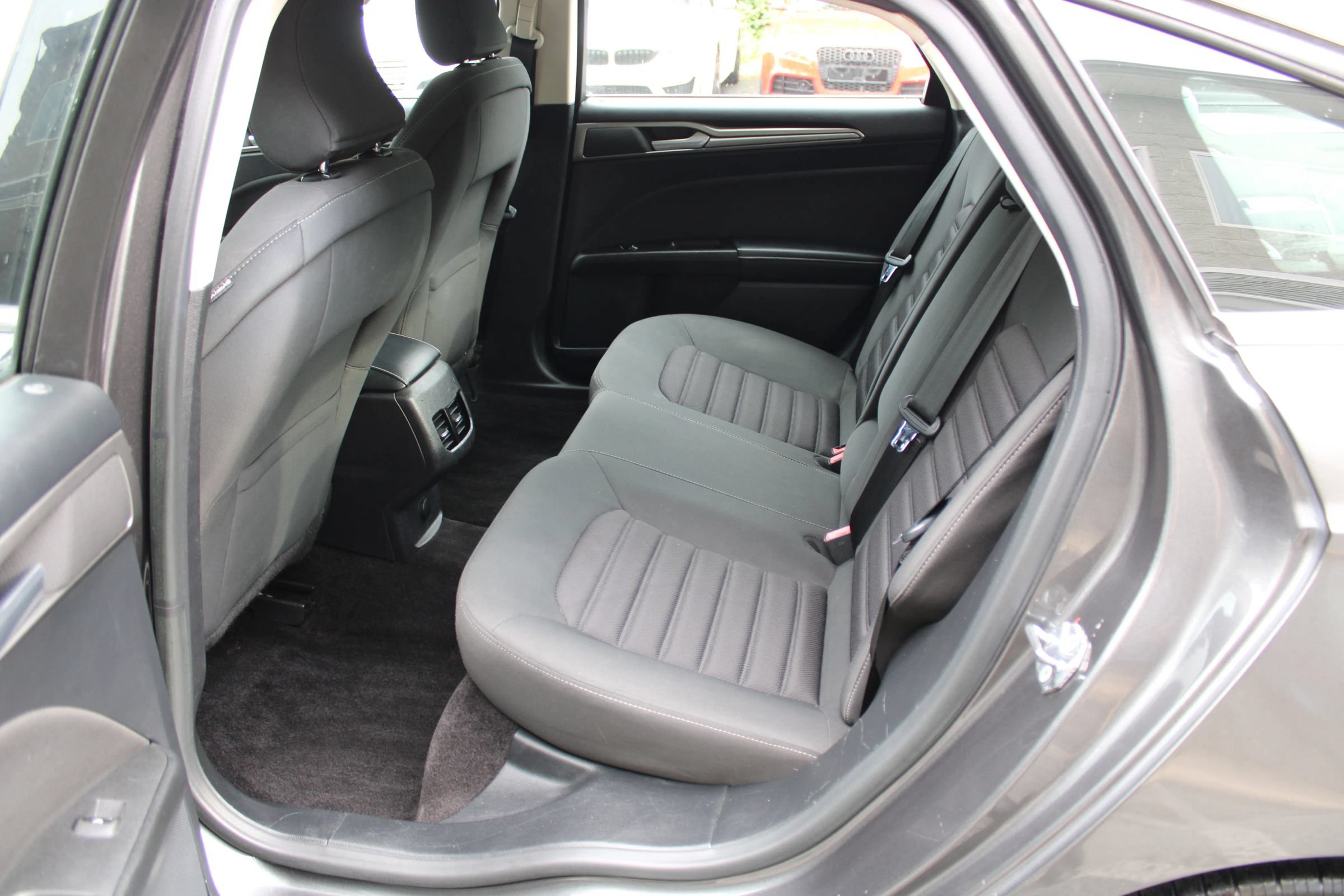 Used 2017 Ford Fusion SE w/ Fusion SE Technology Package FWD image 21