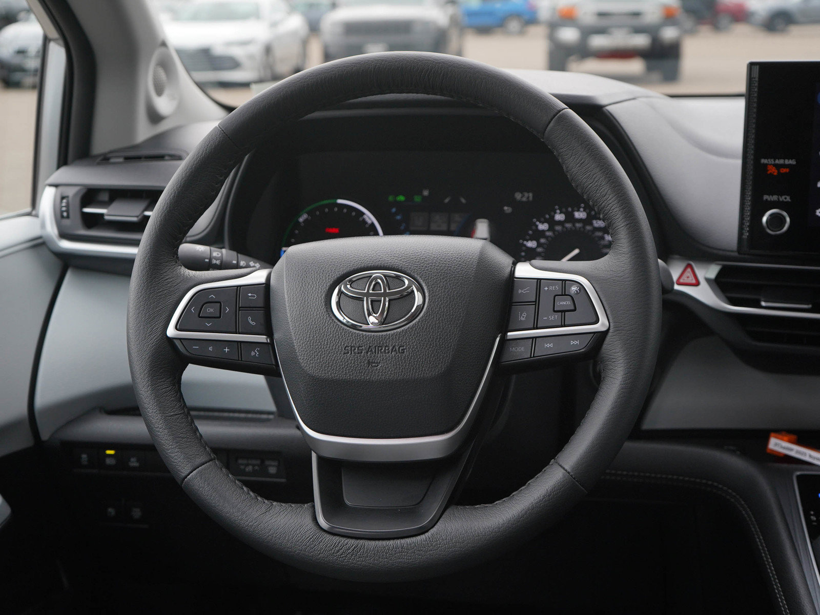 Used 2025 Toyota Sienna XLE w/ XLE Plus Package AWD/4WD image 19