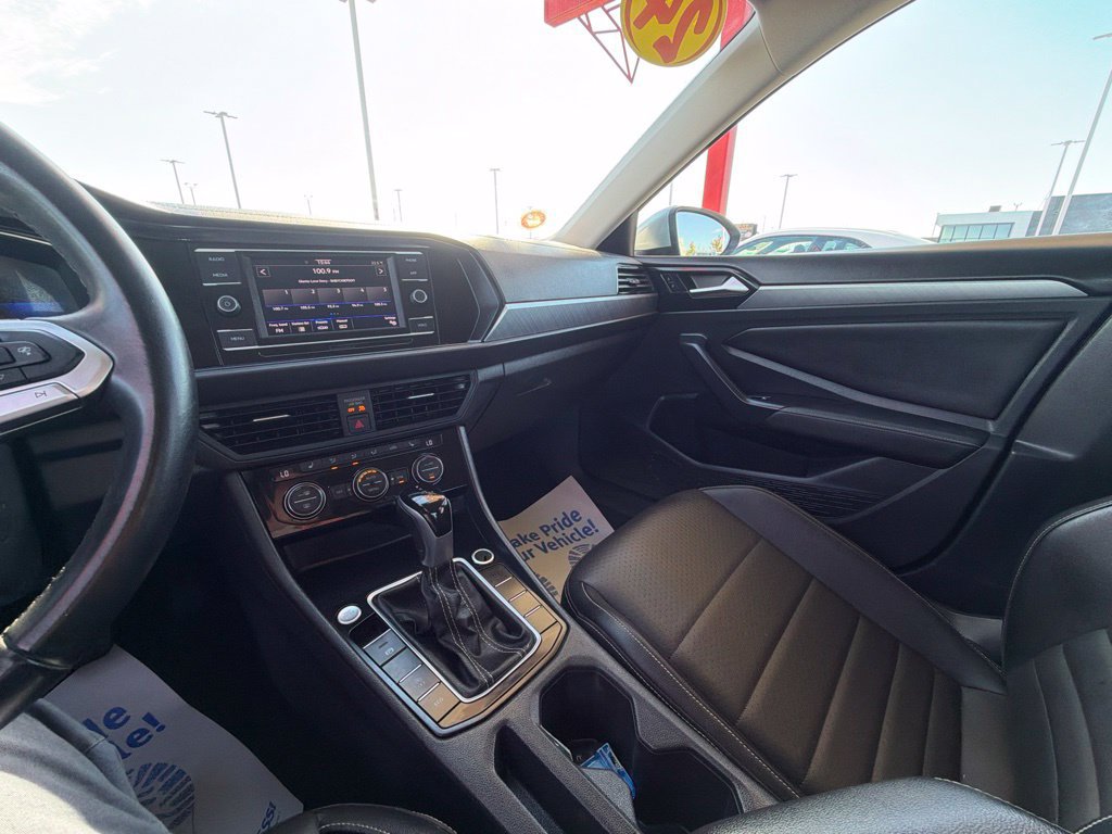 Used 2024 Volkswagen Jetta SE FWD image 18