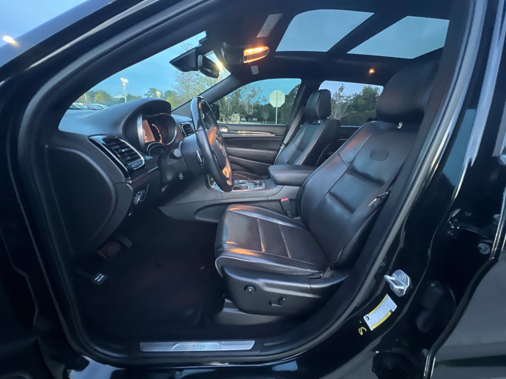 Used 2020 Jeep Grand Cherokee Overland AWD/4WD image 32