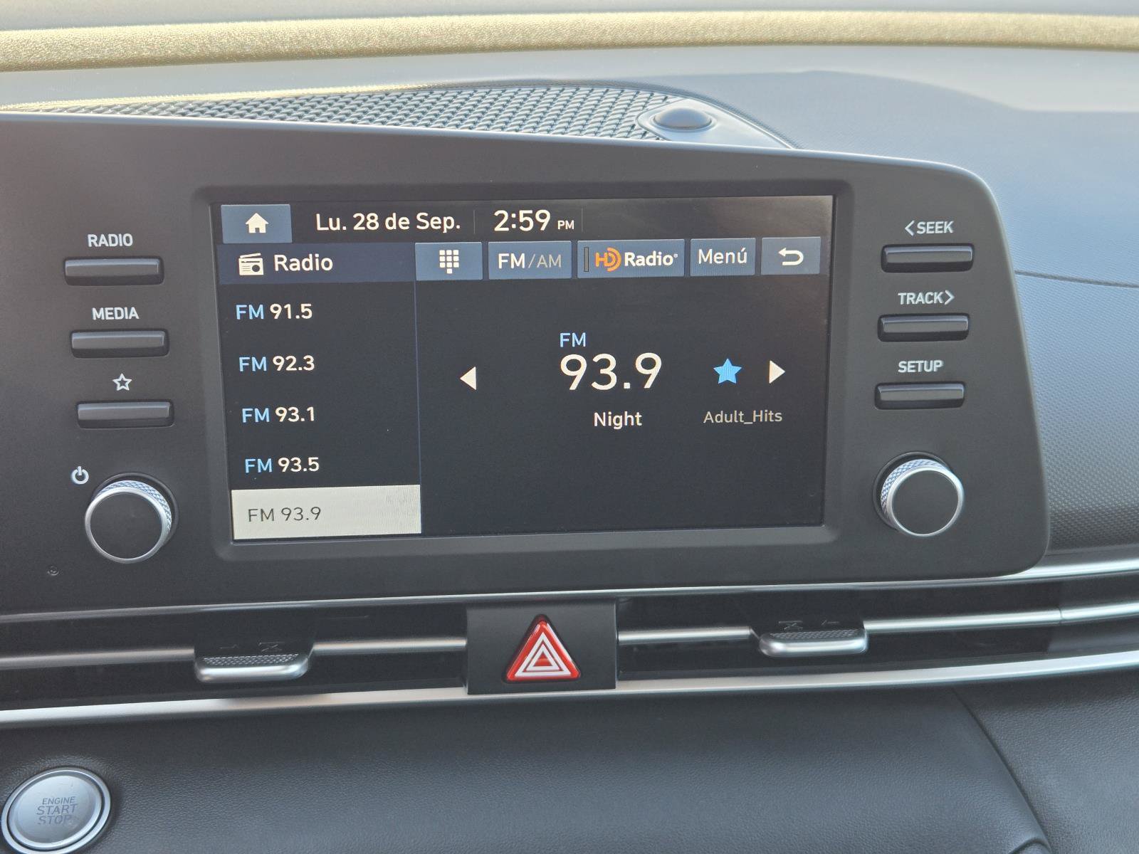 Used 2026 Hyundai Elantra Hybrid FWD image 9