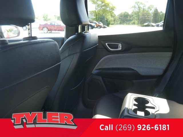 Used 2024 Jeep Compass Latitude AWD/4WD image 40