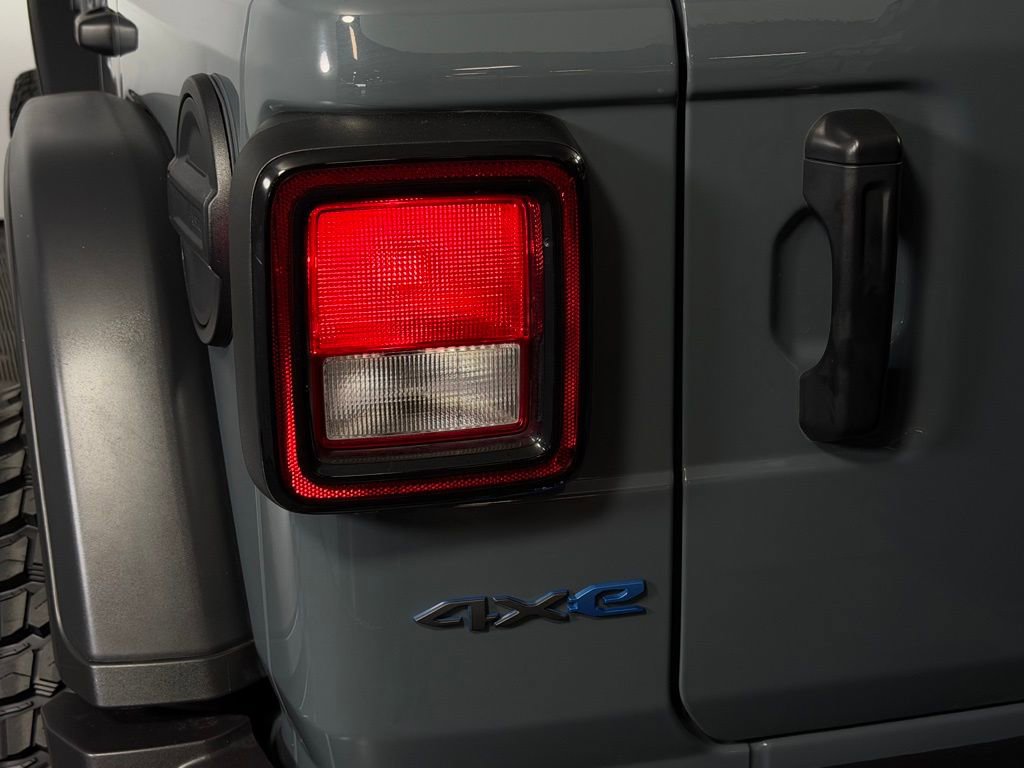Used 2025 Jeep Wrangler Willys 4xe image 14