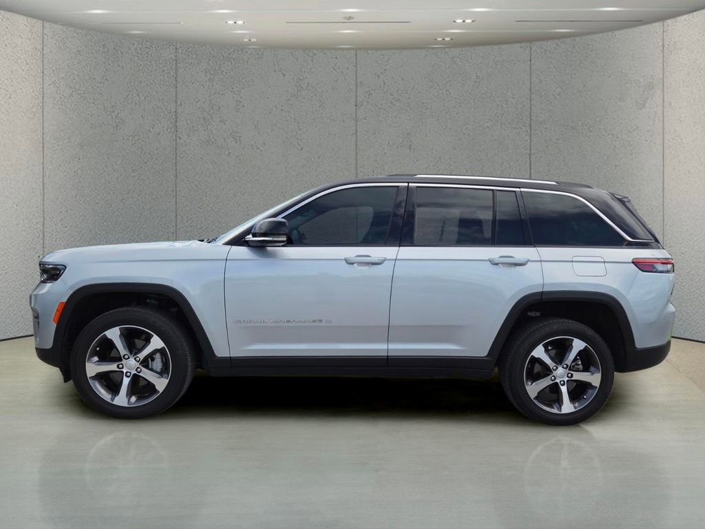 Used 2023 Jeep Grand Cherokee Limited RWD image 8