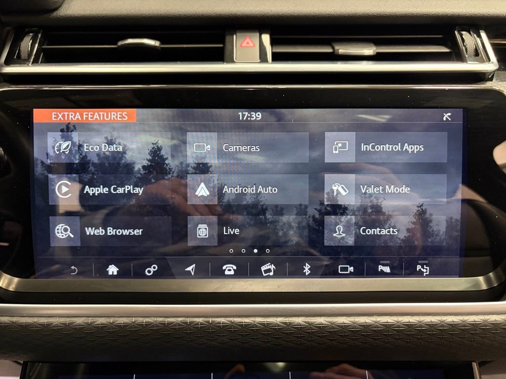 Used 2019 Land Rover Range Rover Velar R-Dynamic SE image 16