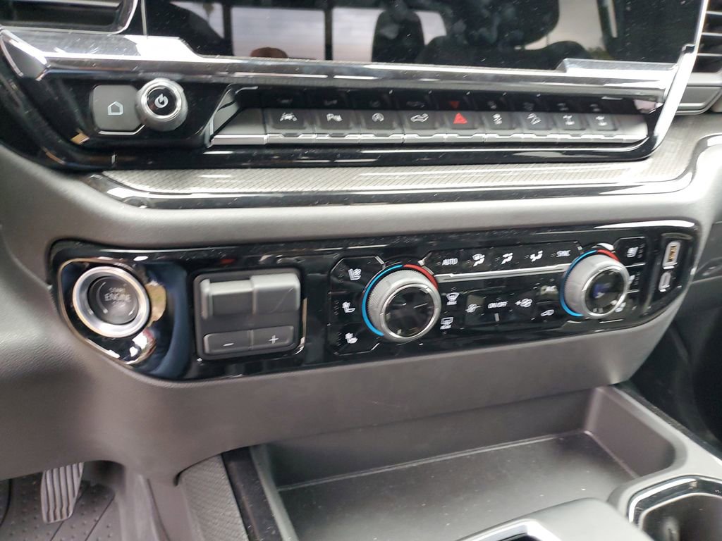 Used 2025 Chevrolet Silverado 1500 ZR2 w/ Technology Package image 28