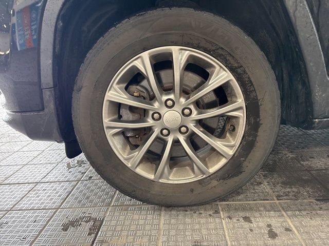 Used 2020 Jeep Cherokee Latitude Plus w/ Cold Weather Group image 11