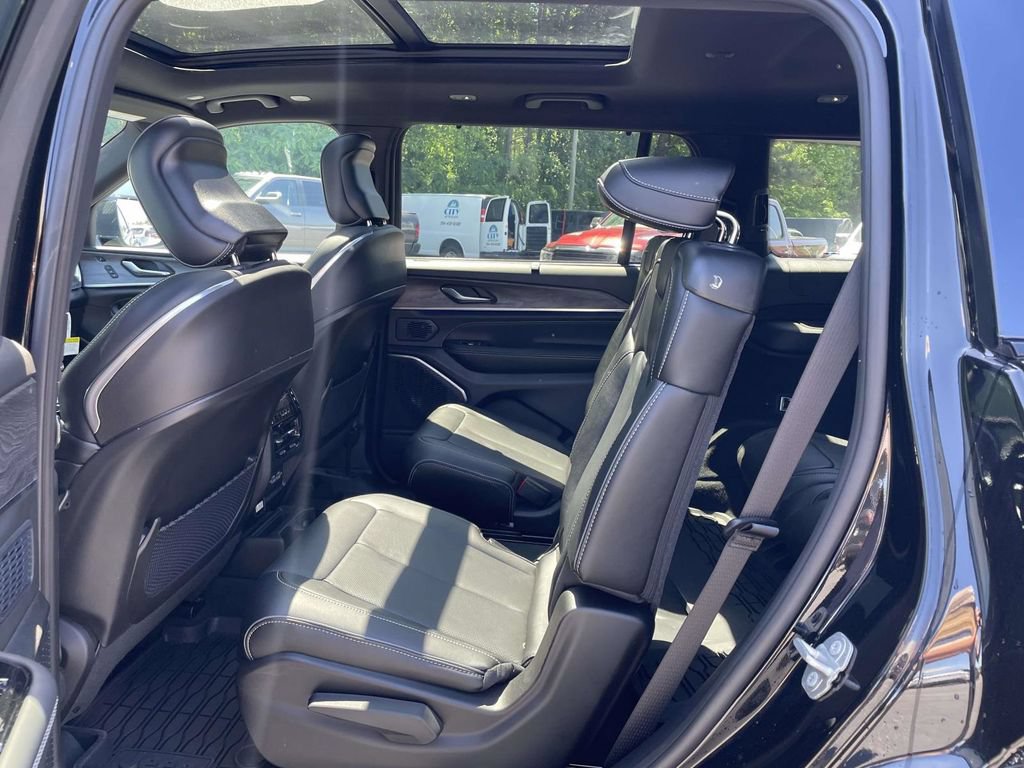 New 2025 Jeep Grand Cherokee L Overland w/ Luxury Tech Group IV AWD/4WD image 21
