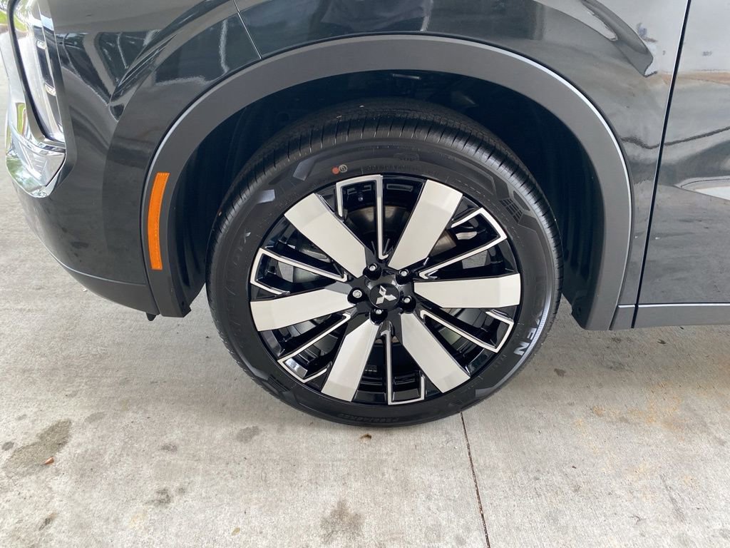 New 2025 Mitsubishi Outlander SE image 14