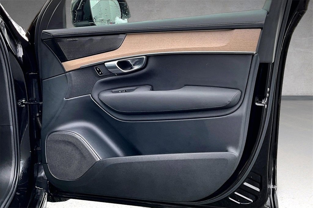Certified 2026 Volvo XC90 B6 Plus w/ Protection Package Premier image 29