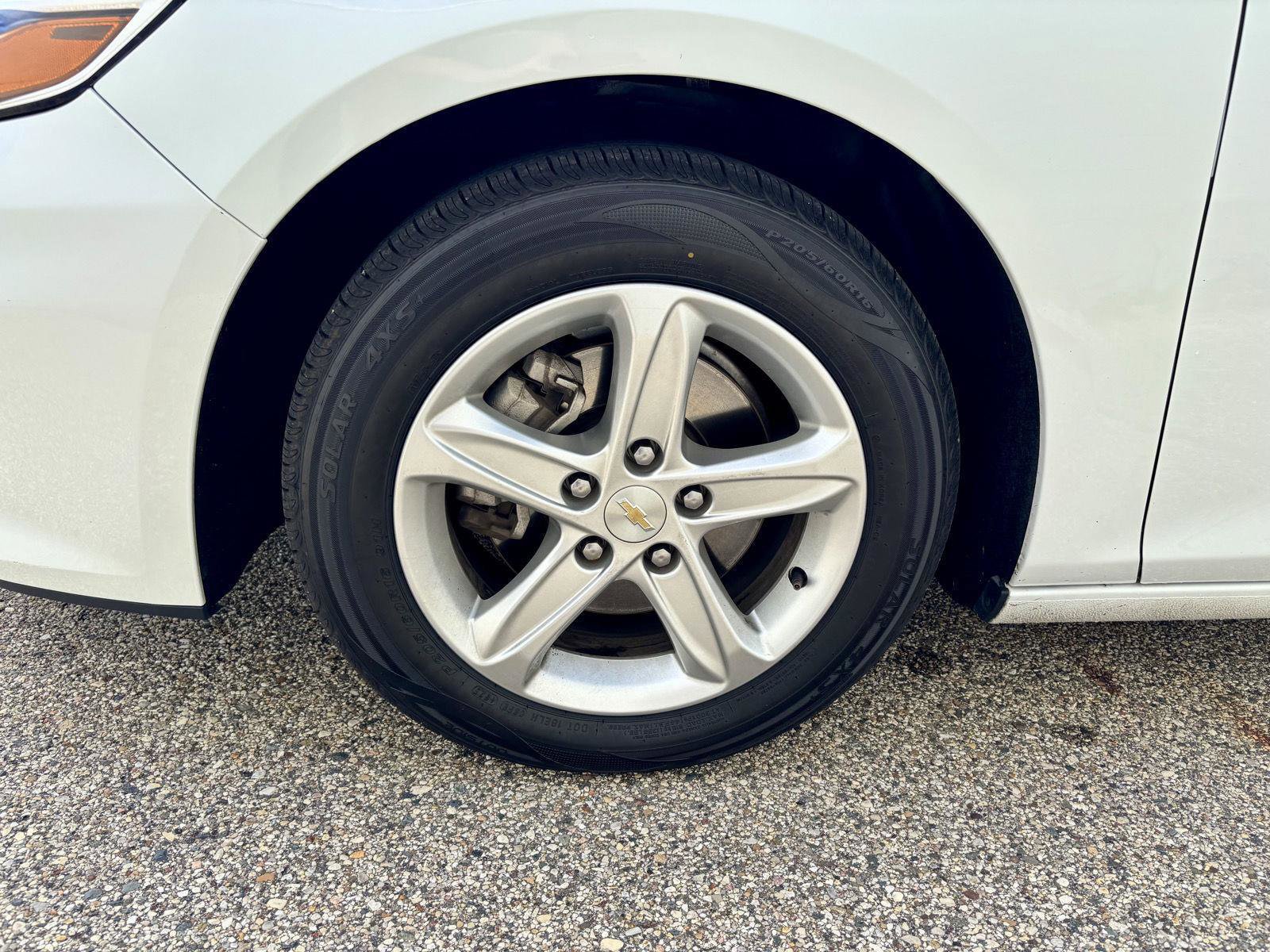 Used 2023 Chevrolet Malibu LT image 40