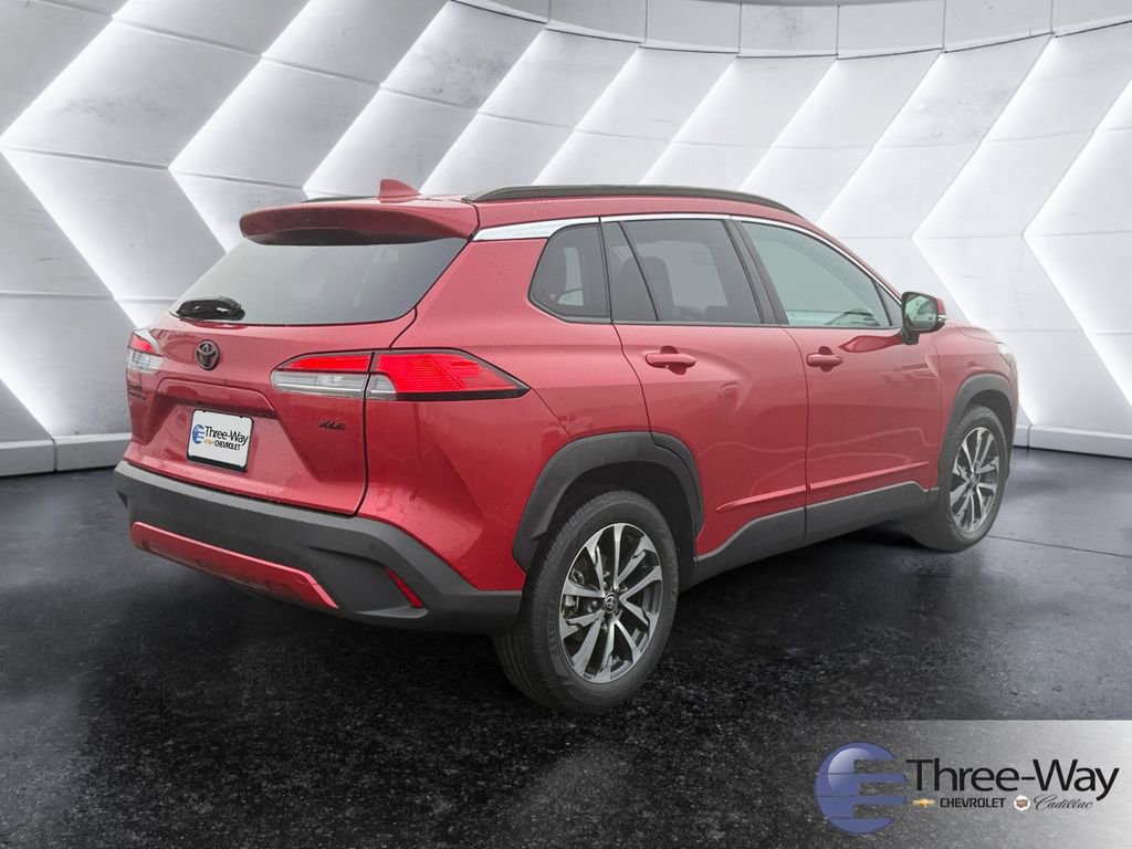 Used 2022 Toyota Corolla Cross XLE w/ Convenience Package image 5