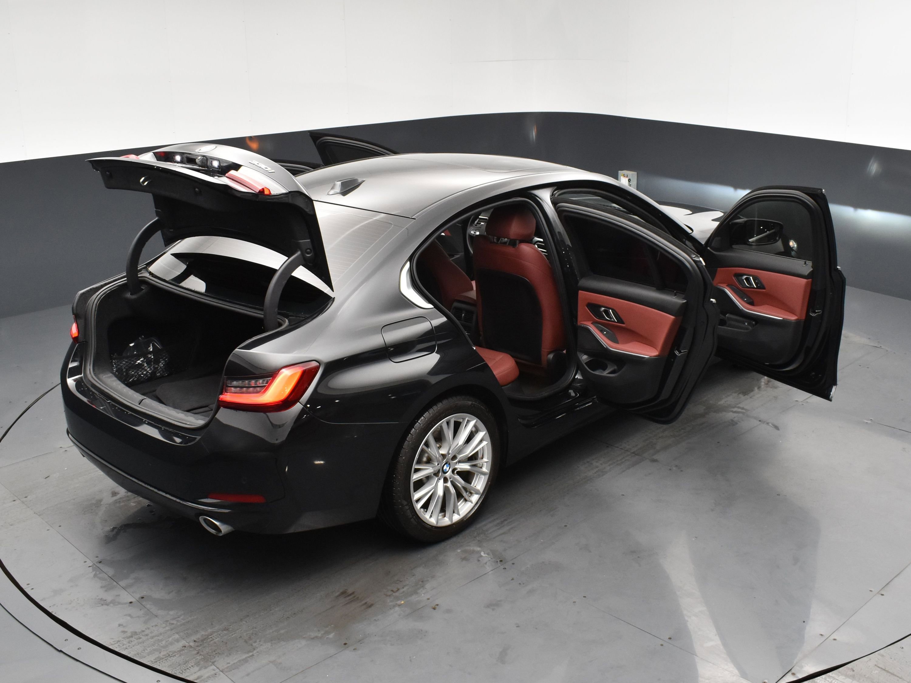 Used 2024 BMW 330i Sedan w/ Convenience Package image 28