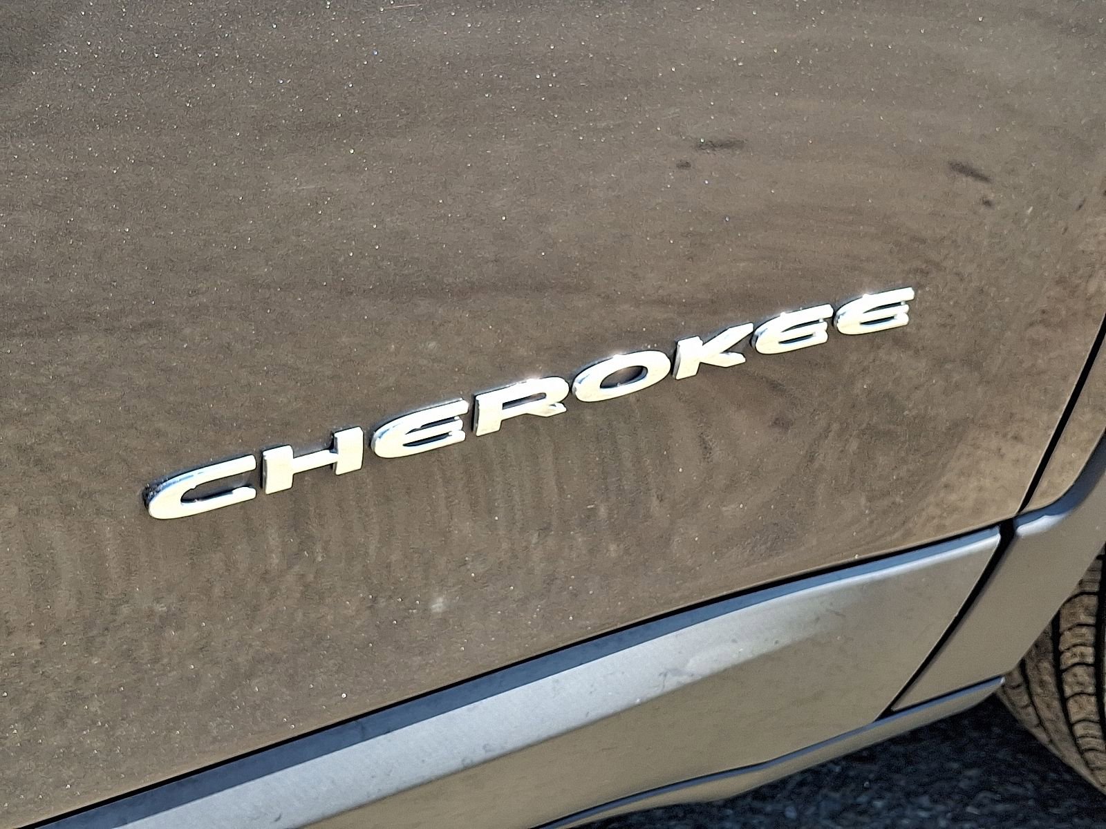 Used 2019 Jeep Cherokee Limited AWD/4WD image 30