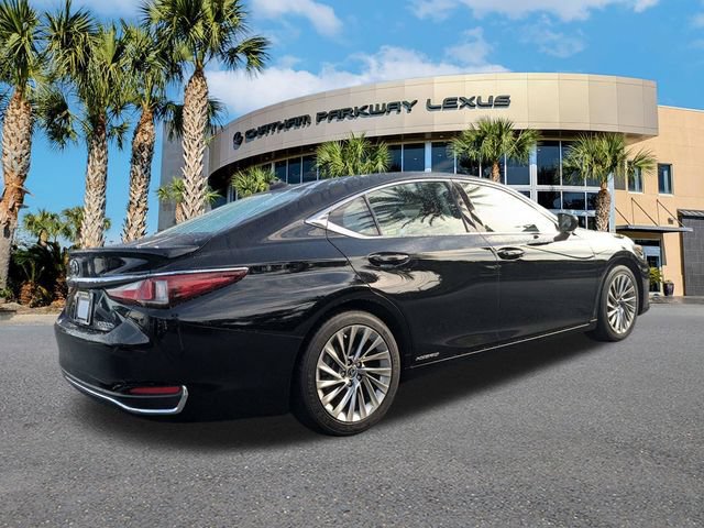 Used 2019 Lexus ES 300h Ultra Luxury w/ Accessory Package 2 FWD image 4