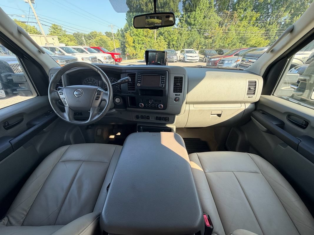 Used 2018 Nissan NV 3500 SL RWD image 20