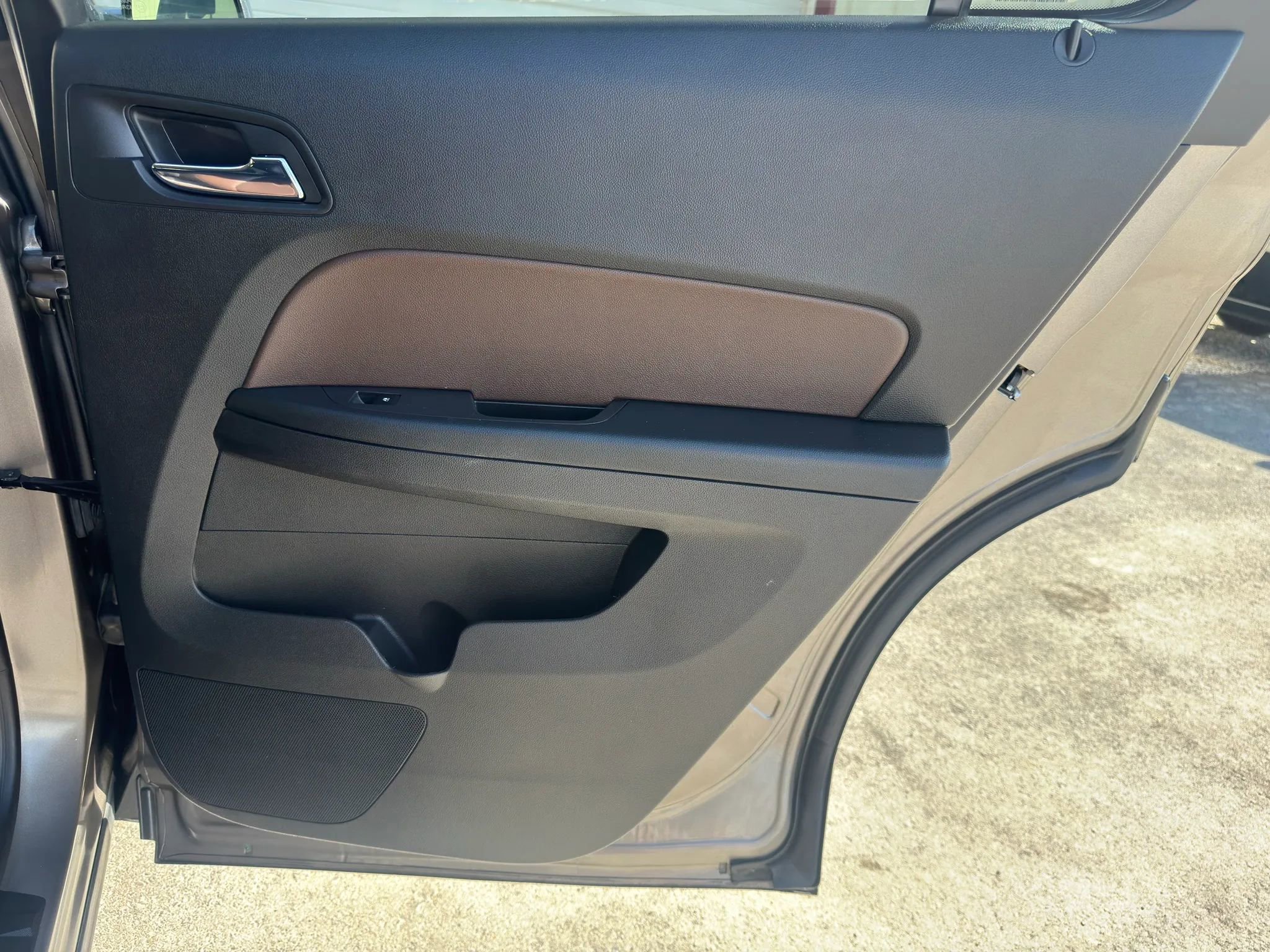 Used 2011 Chevrolet Equinox LTZ w/ LPO, Protection Package AWD/4WD image 11