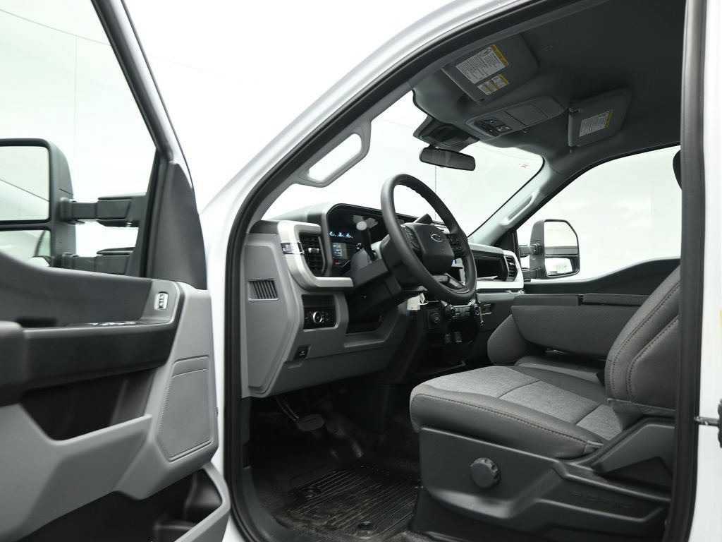 New 2026 Ford F250 XL w/ XL Chrome Package RWD image 8