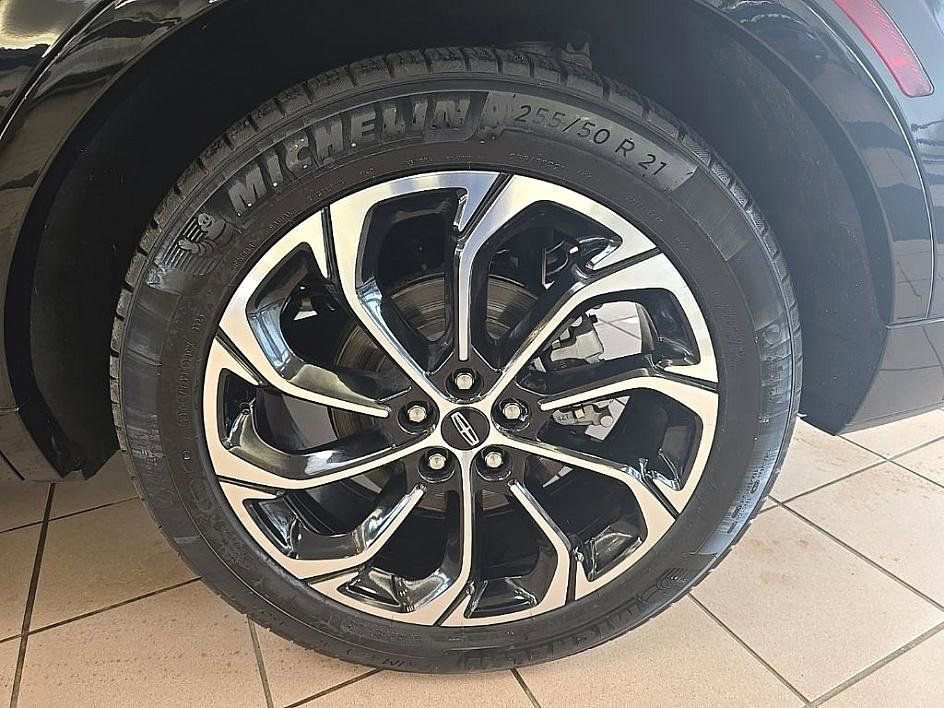 Used 2025 Lincoln Nautilus Reserve image 43