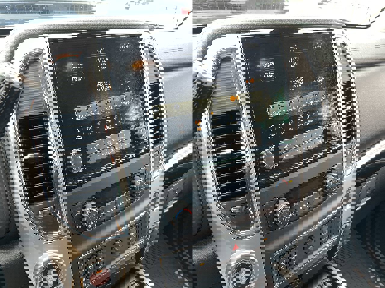 Used 2021 Nissan Titan SV w/ SV Convenience Package image 32