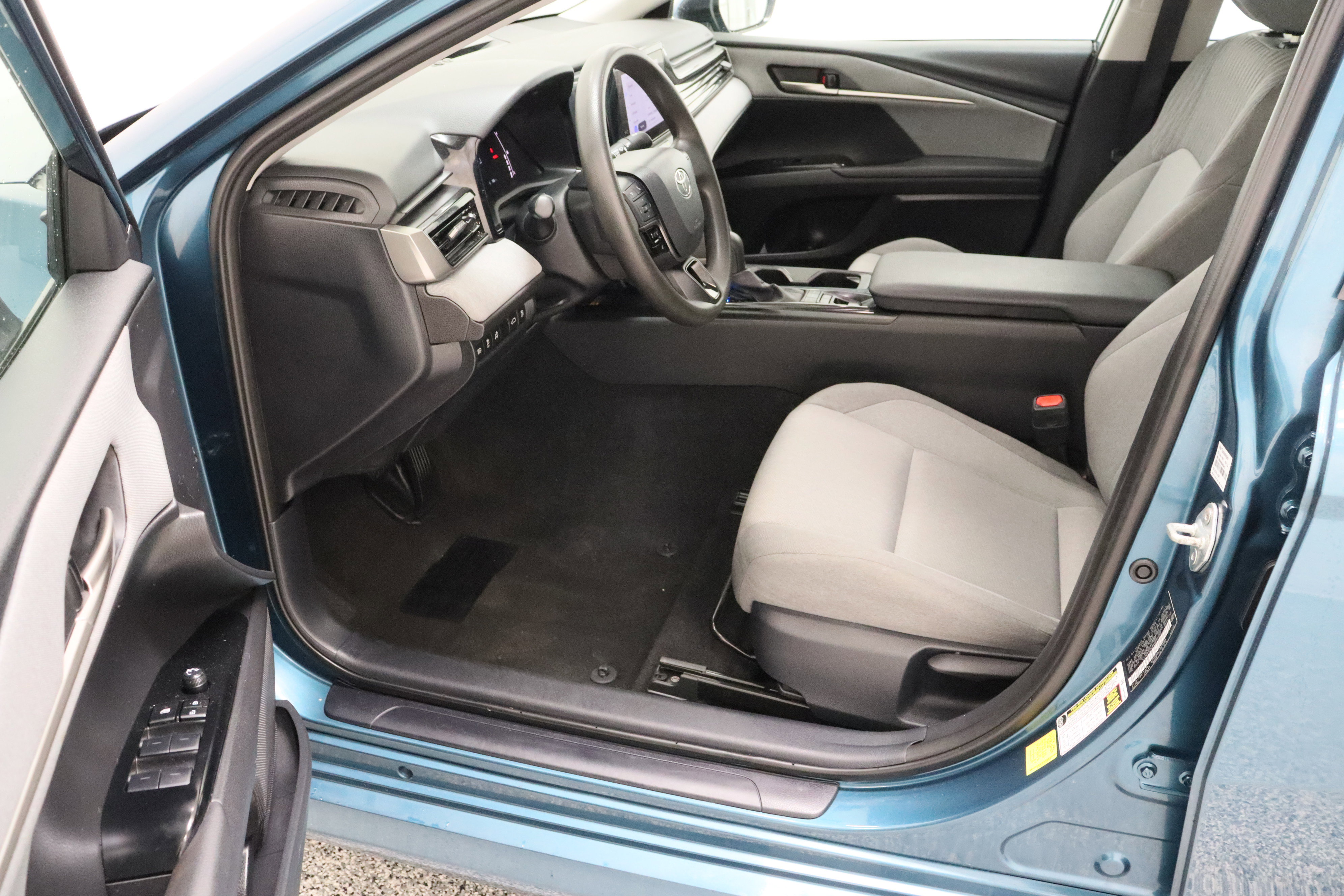 Used 2025 Toyota Camry LE FWD image 14
