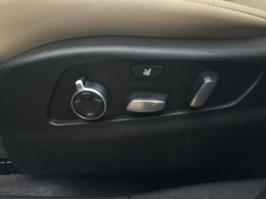 Used 2024 Cadillac XT4 Premium Luxury image 17