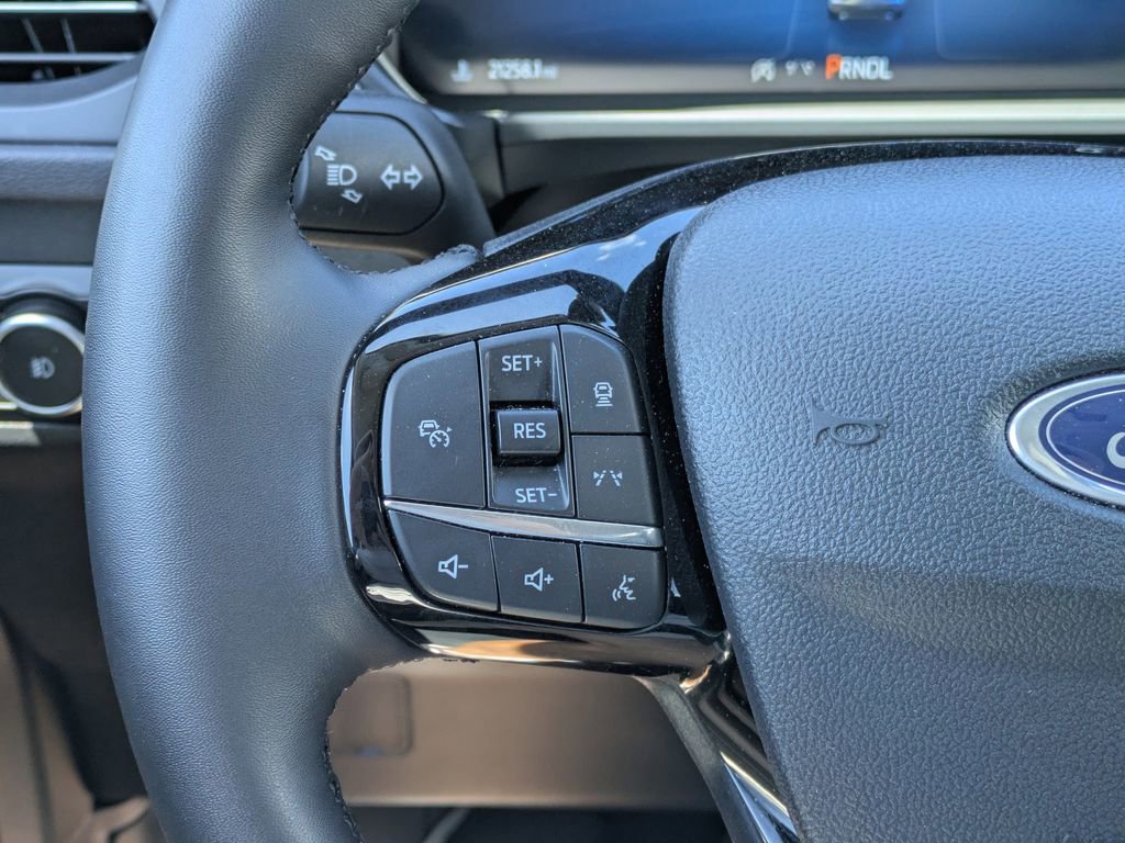 Used 2025 Ford Escape Platinum AWD/4WD image 16