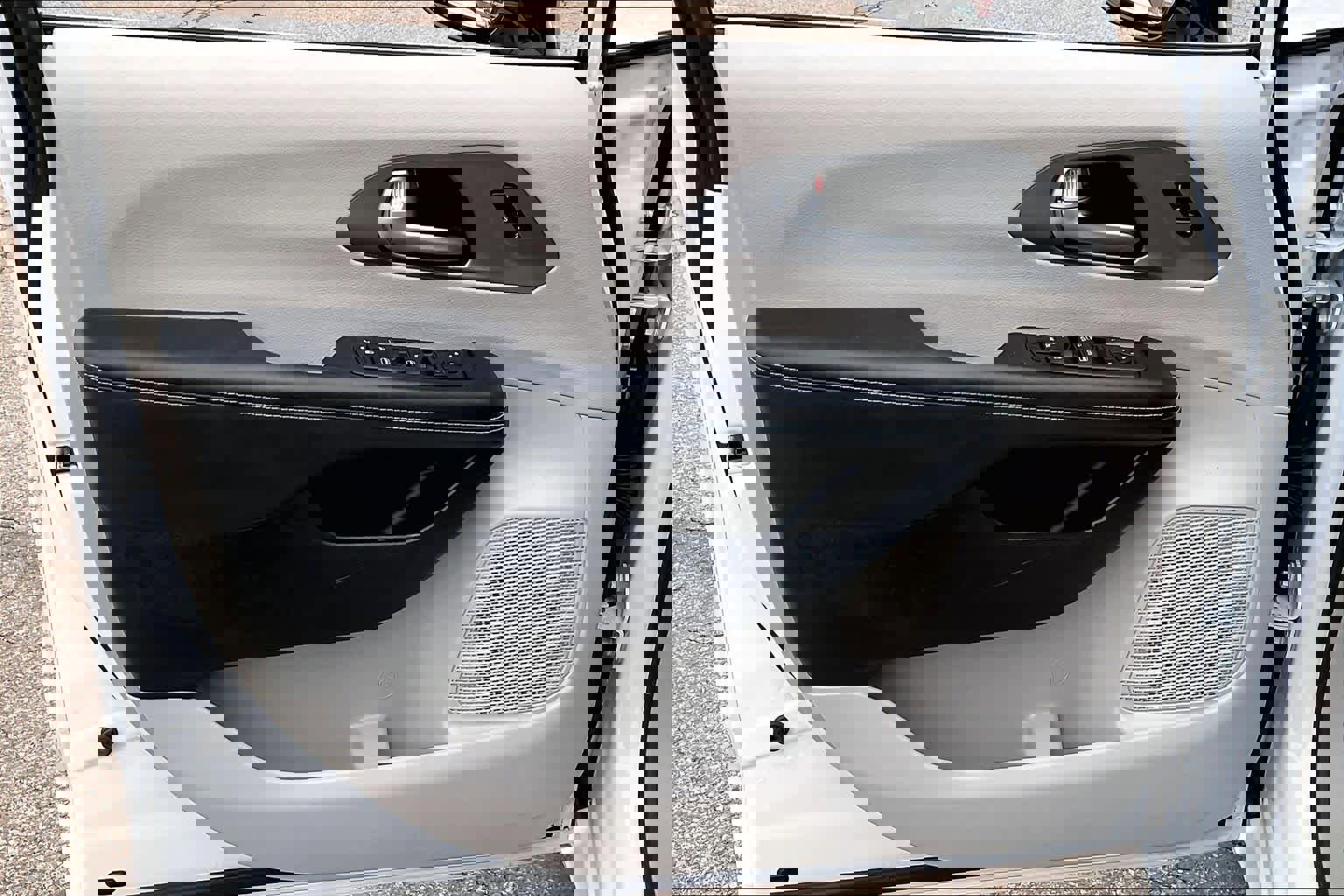 Used 2024 Chrysler Pacifica Touring-L image 22