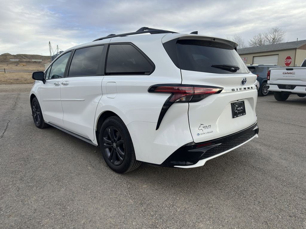 Used 2025 Toyota Sienna XSE image 5