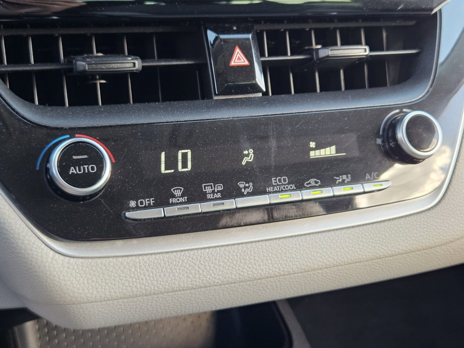 Used 2021 Toyota Corolla LE image 14