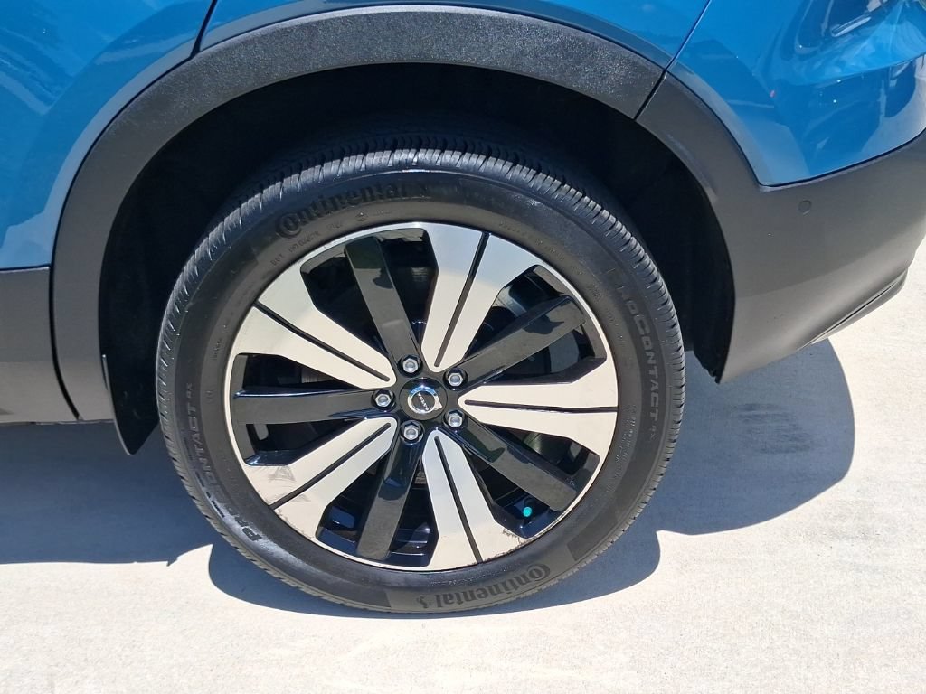 Certified 2023 Volvo XC40 Recharge Plus AWD/4WD image 4