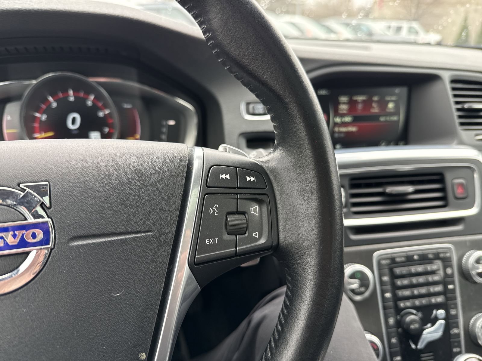 Used 2016 Volvo V60 T5 Platinum w/ 19" Sport Package image 31