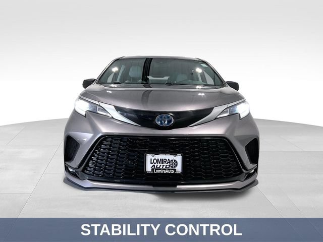 Used 2022 Toyota Sienna XSE AWD/4WD image 3