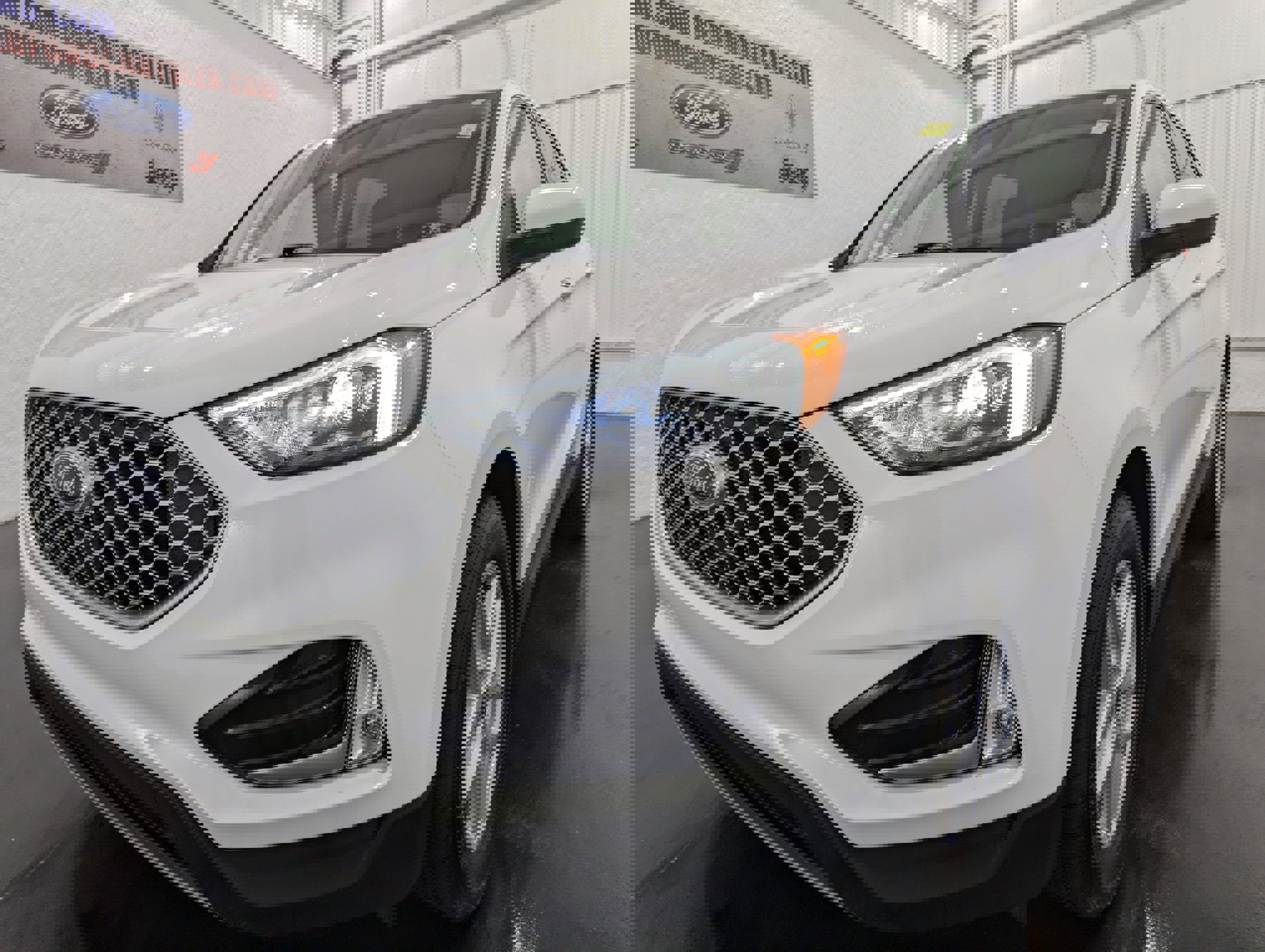 Used 2024 Ford Edge SEL w/ Convenience Package image 3