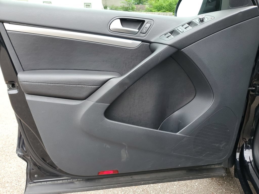 Used 2013 Volkswagen Tiguan SEL FWD image 13