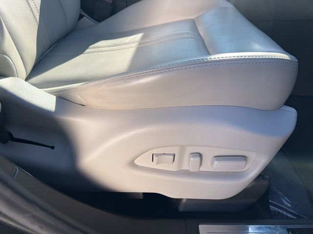 Used 2015 Cadillac SRX Luxury w/ Driver Awareness Package image 12