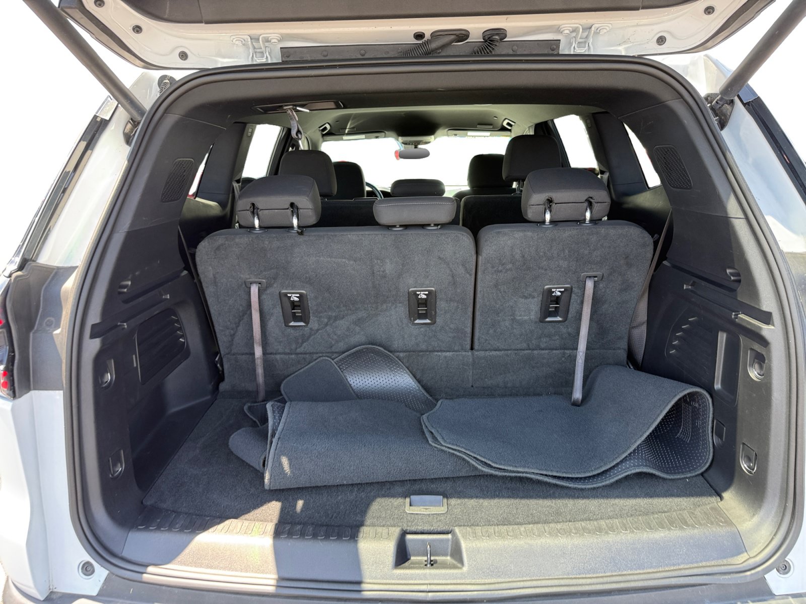 Used 2025 GMC Acadia Elevation AWD/4WD image 17