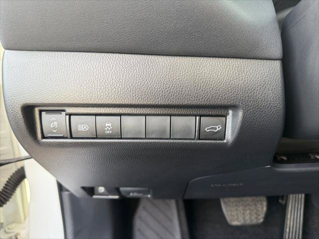 Certified 2023 Toyota Venza XLE AWD/4WD image 19