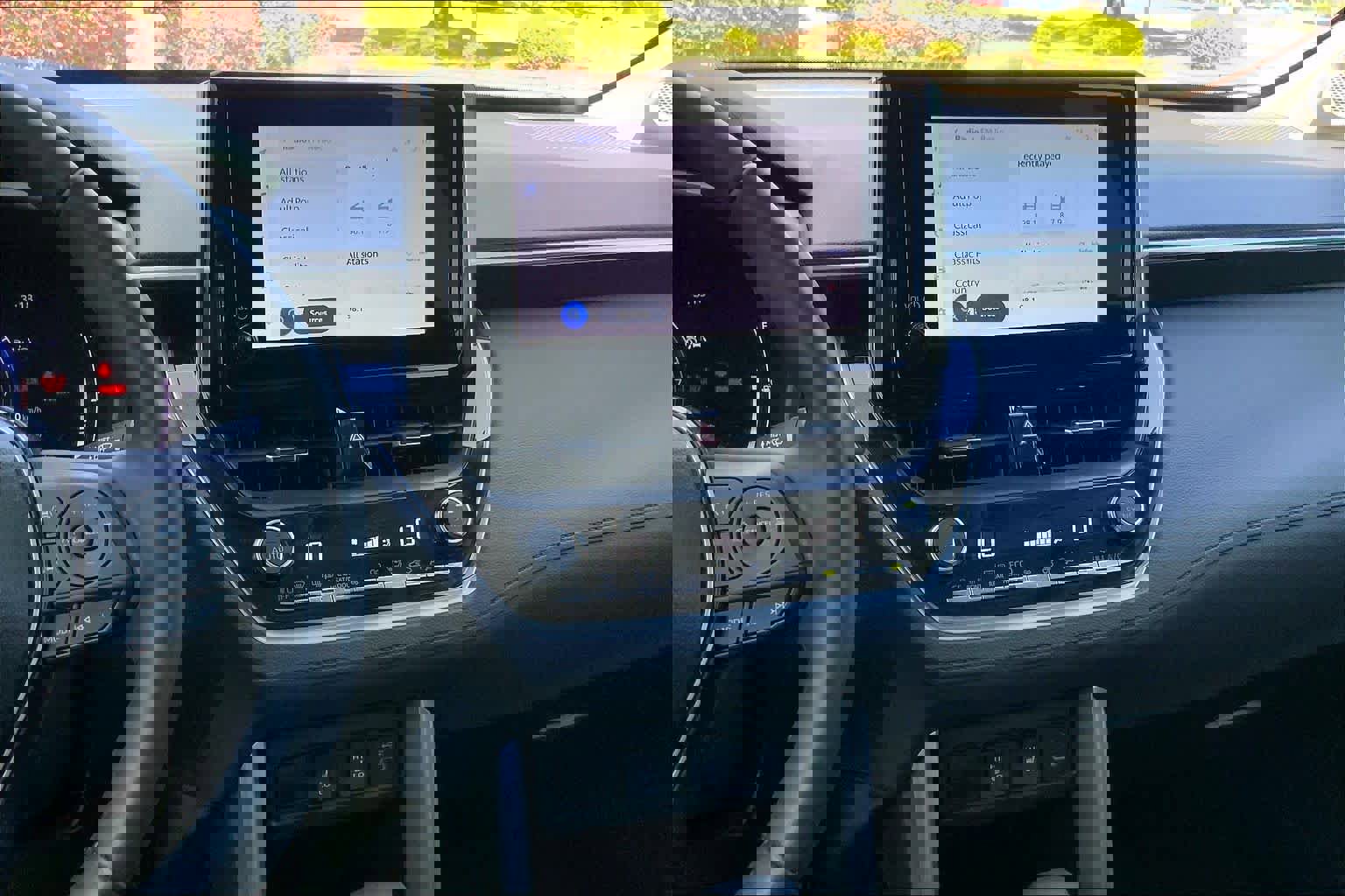 Used 2023 Toyota Corolla Cross XLE w/ Convenience Package image 7