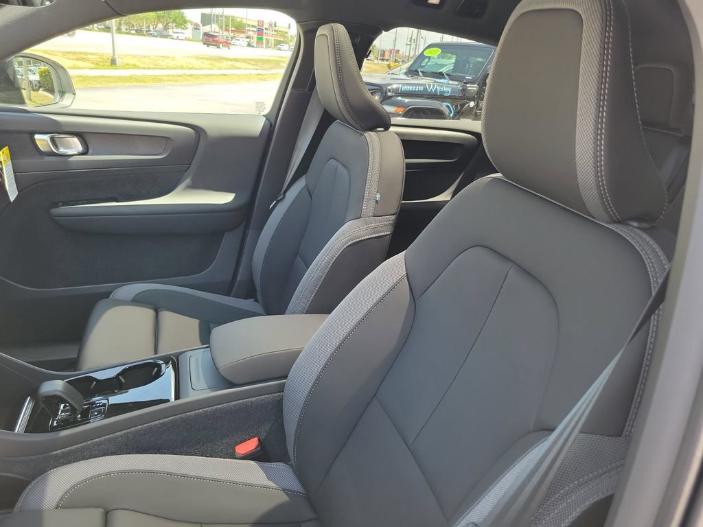 New 2024 Volvo C40 Recharge Core w/ Climate Package AWD/4WD image 8