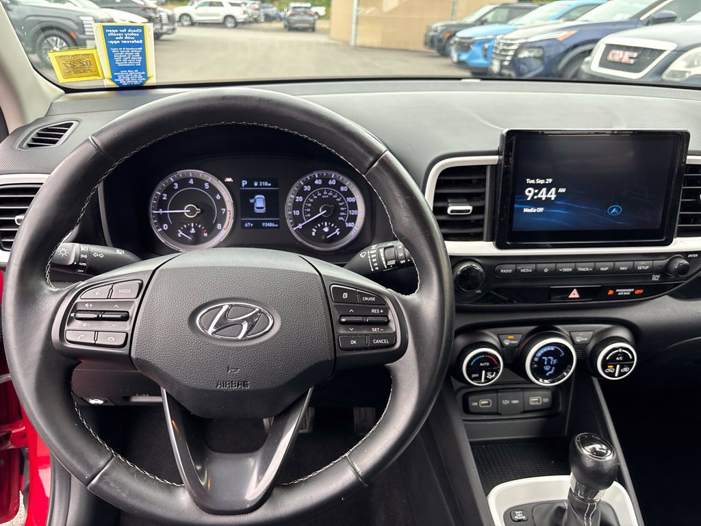 Used 2022 Hyundai Venue Limited FWD image 14