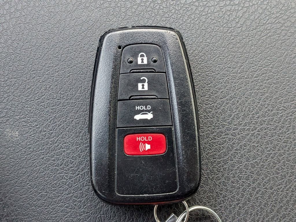 Used 2022 Toyota Camry SE image 31