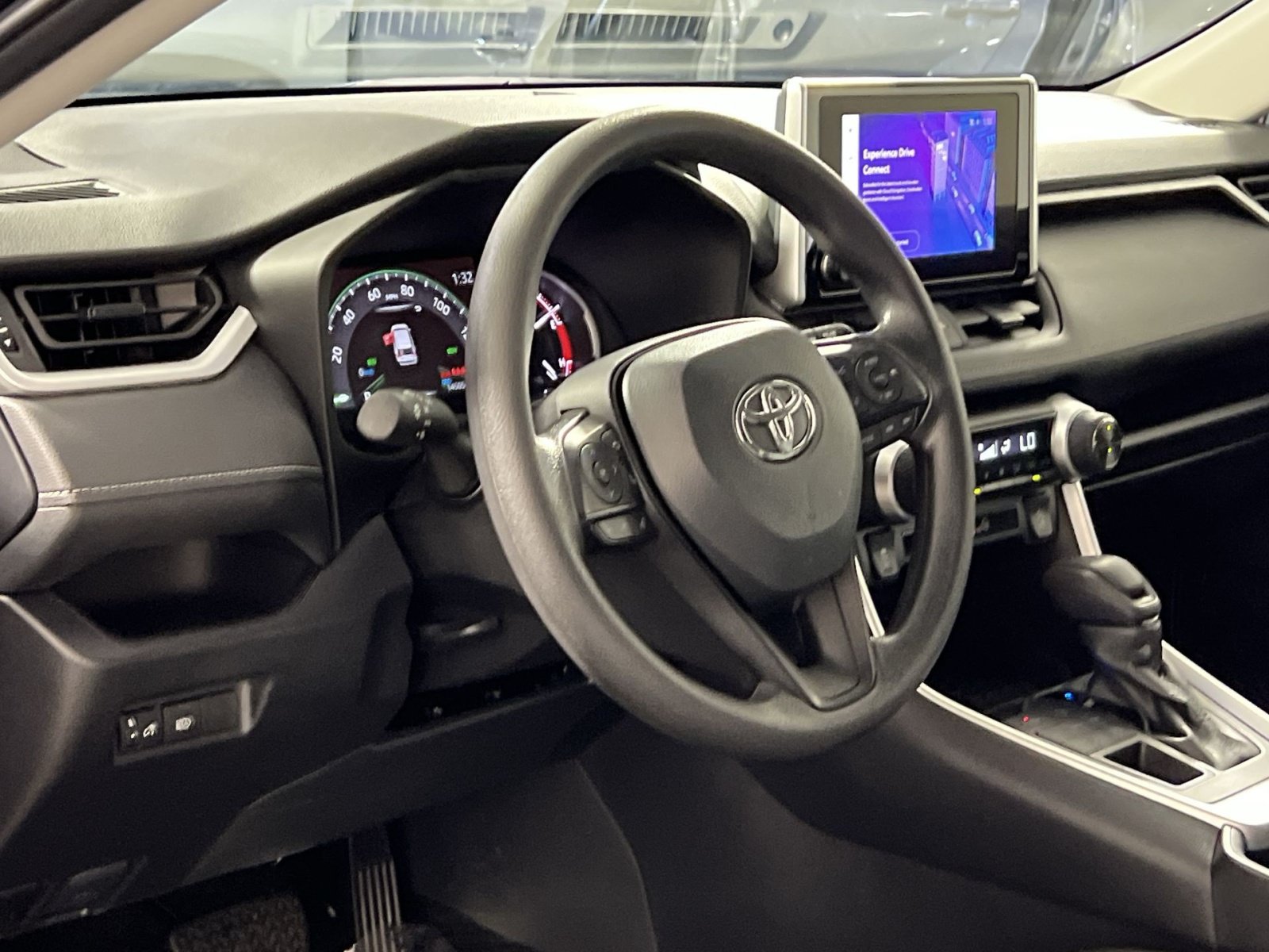 Used 2024 Toyota RAV4 XLE AWD/4WD image 16